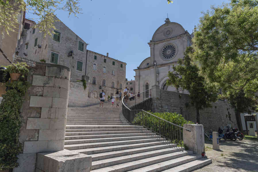 Croacia - Sibenik 01 - catedral de Santiago.jpg